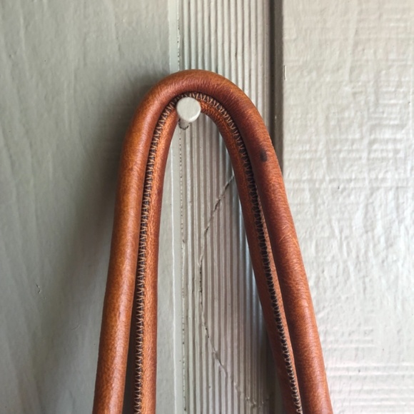 Michael Kors Leather Hobo Bag With Dust Bag - Picture 4 of 16